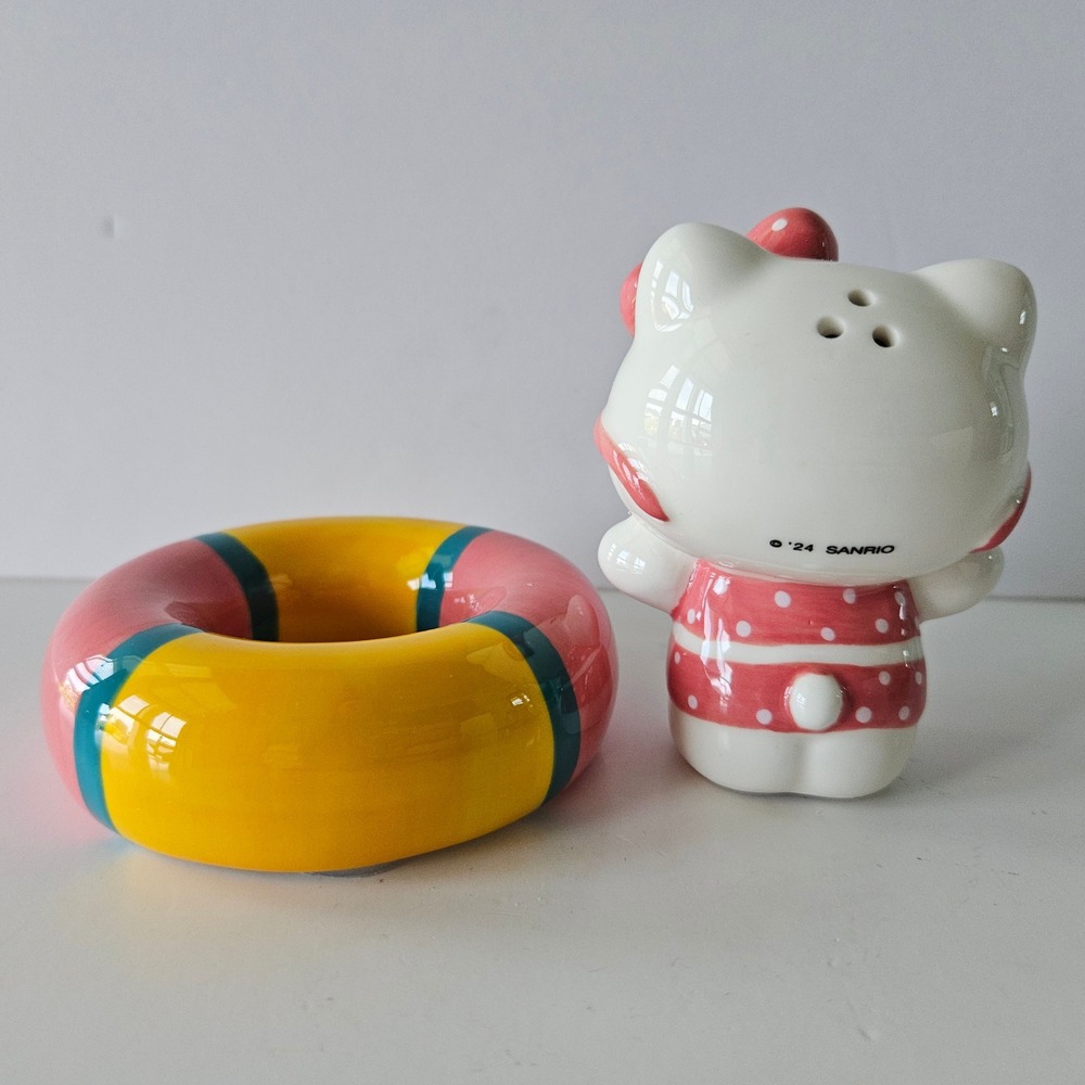 NEW Hello Kitty Salt and Pepper Shakers Summer Fun Blue Sky Clayworks‎ Sanrio - Picture 4 of 7